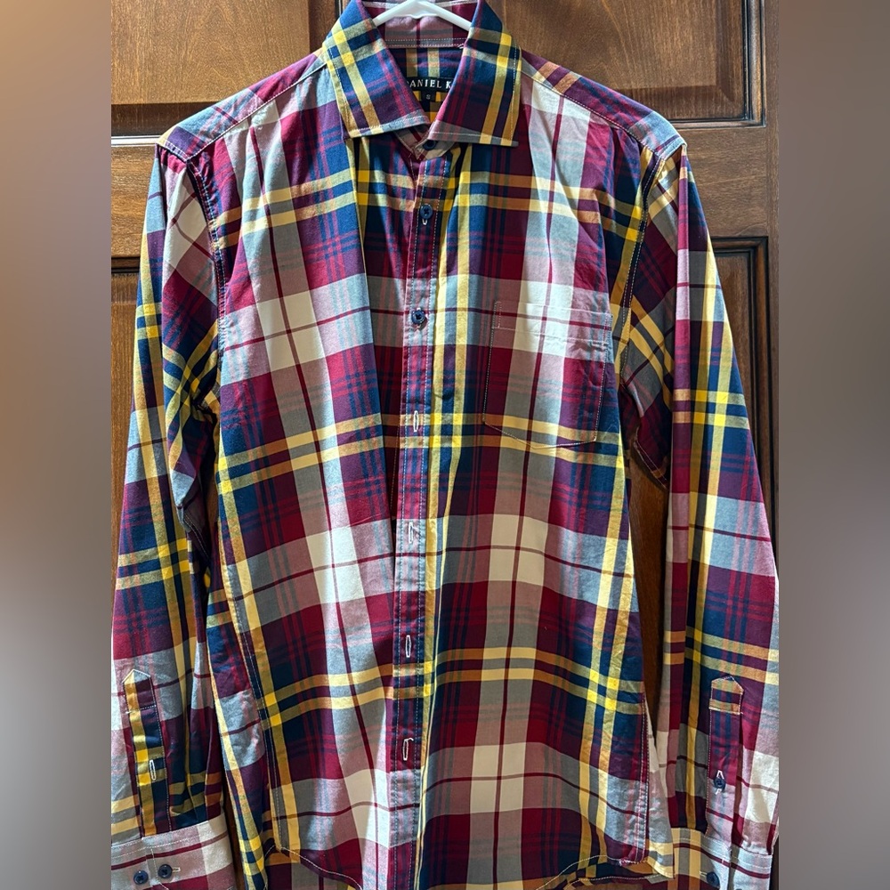 Daniel K Men's Red, Yellow & Navy Plaid Button-Down Shirt. Small.